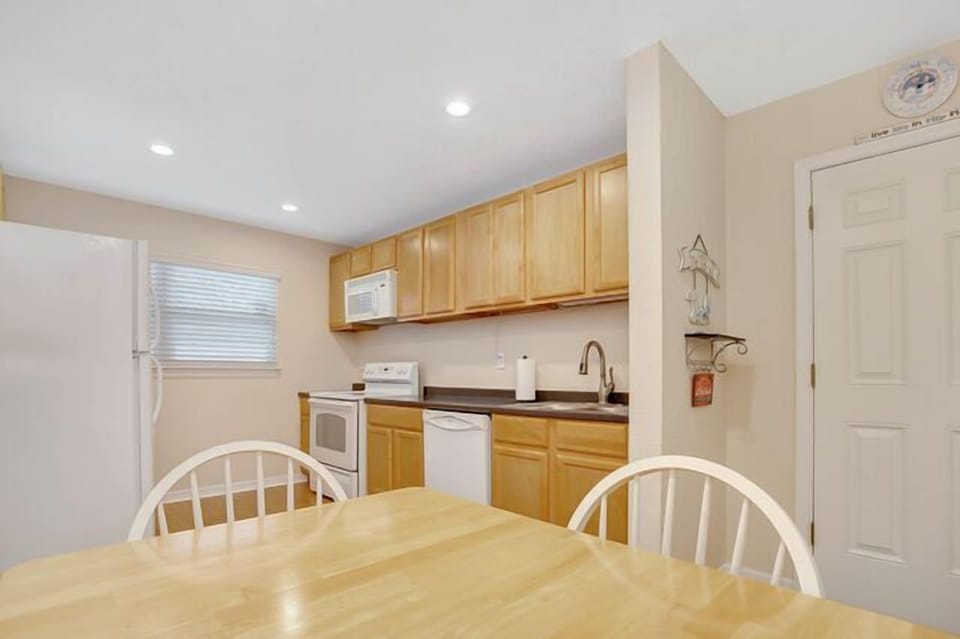 Kitchen seating for 4