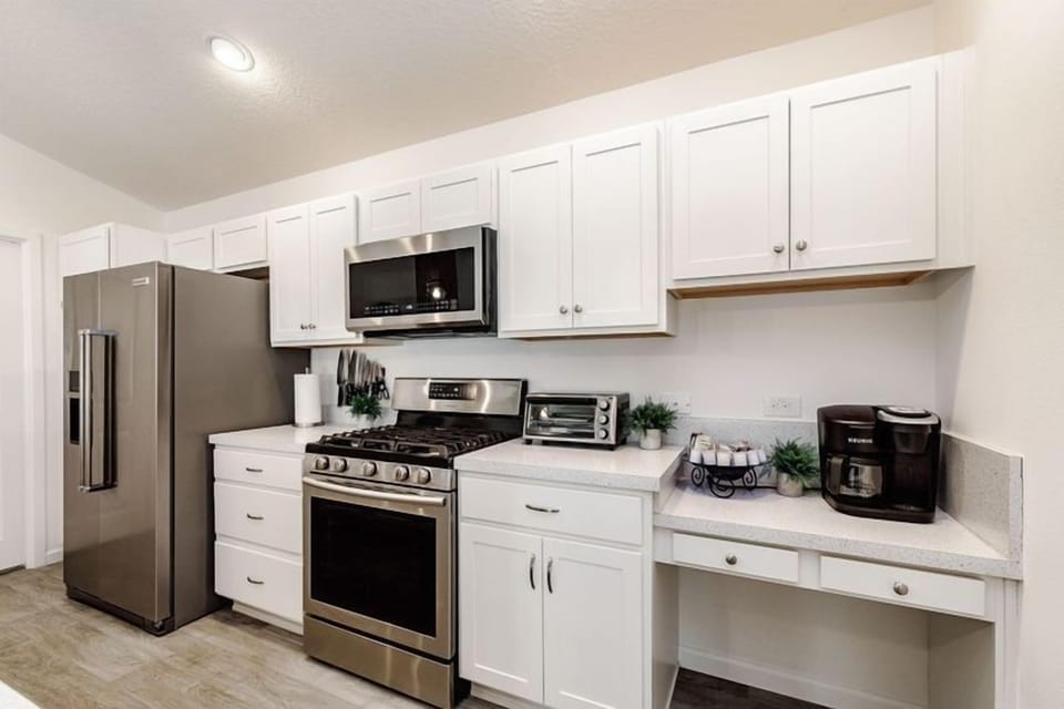 Stainless steel appliance with filtrated water system and ice maker