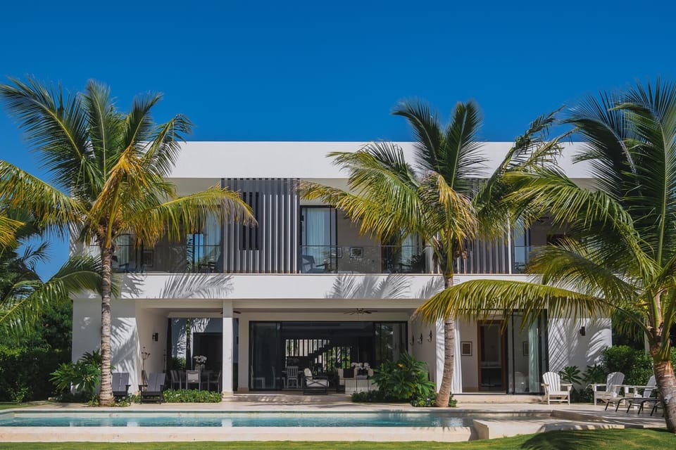 New lake front villa in golf and beach resort (6137)