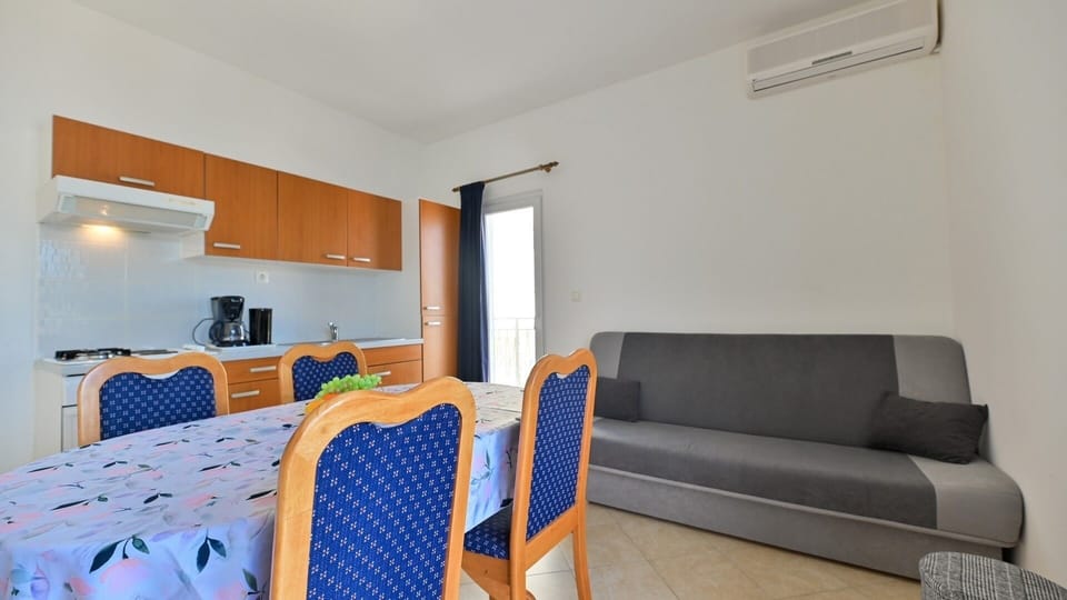 Living room 3