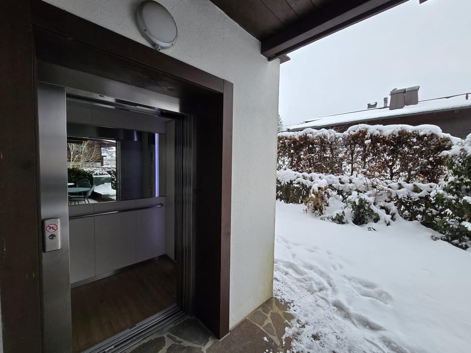 Entrance / Reception