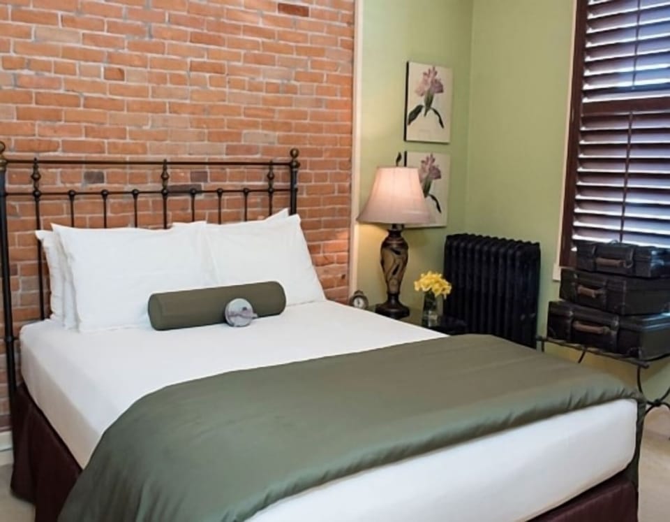 Unit with Queen size bed