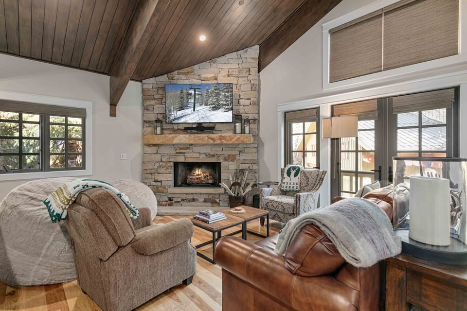 Indoors, Fireplace, Home Decor, Building, Furniture