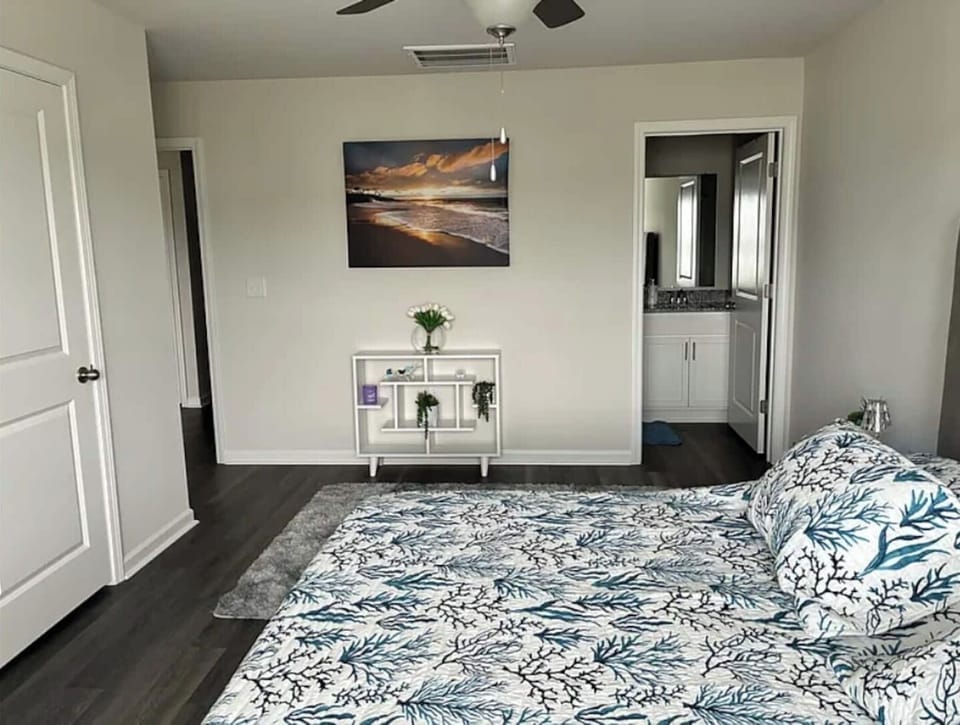 Private Ensuite Access: Enjoy the ultimate privacy of your own attached bathroom—no hallway trips in the middle of the night! The spacious layout provides plenty of room to stretch out, with calming decor to help you relax.