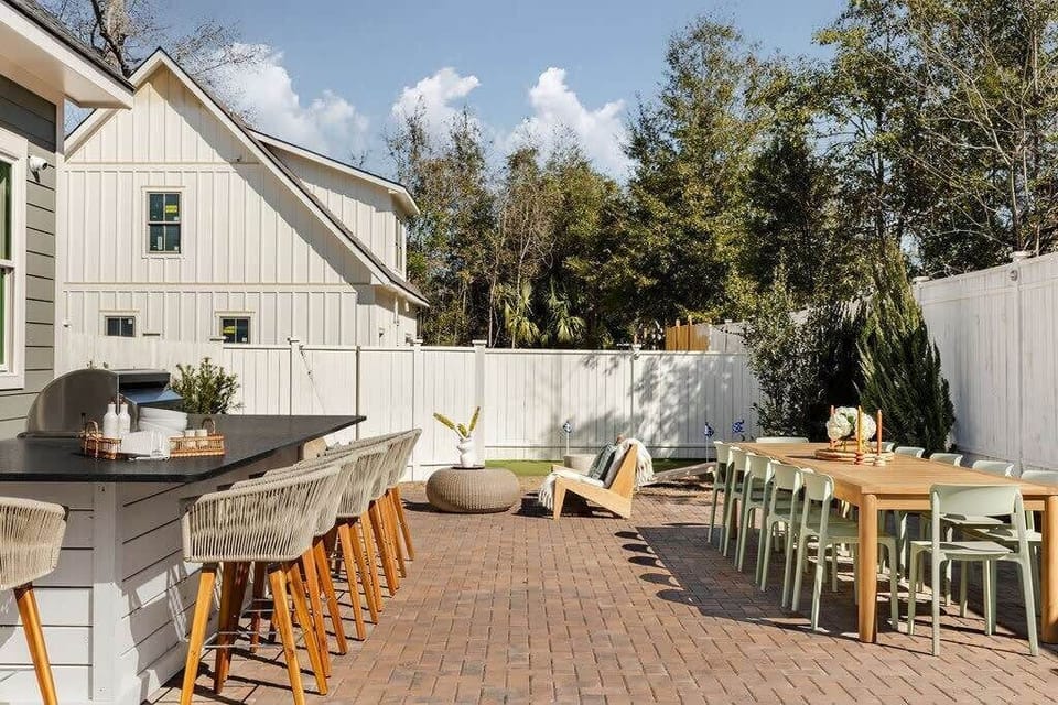 Private Backyard | Outdoor Seating area | Putting Green