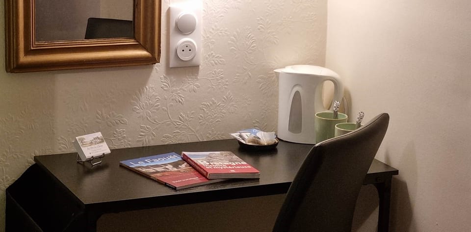 Bureau et plateau de courtoisie