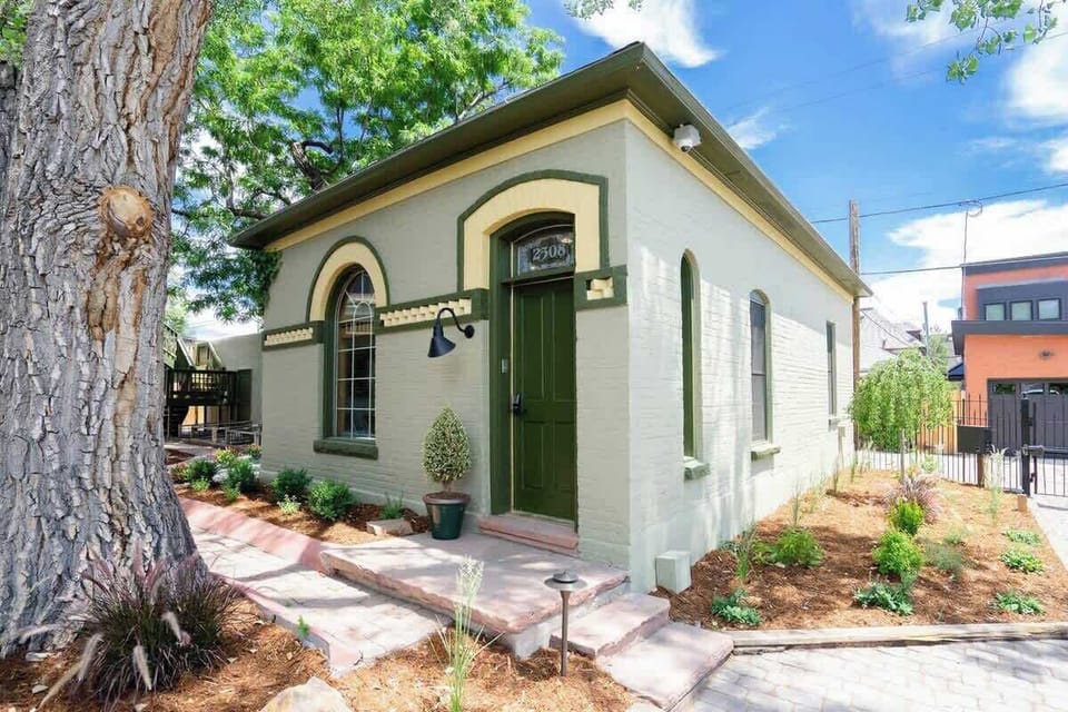 The Carriage House is located steps away from the Main House.