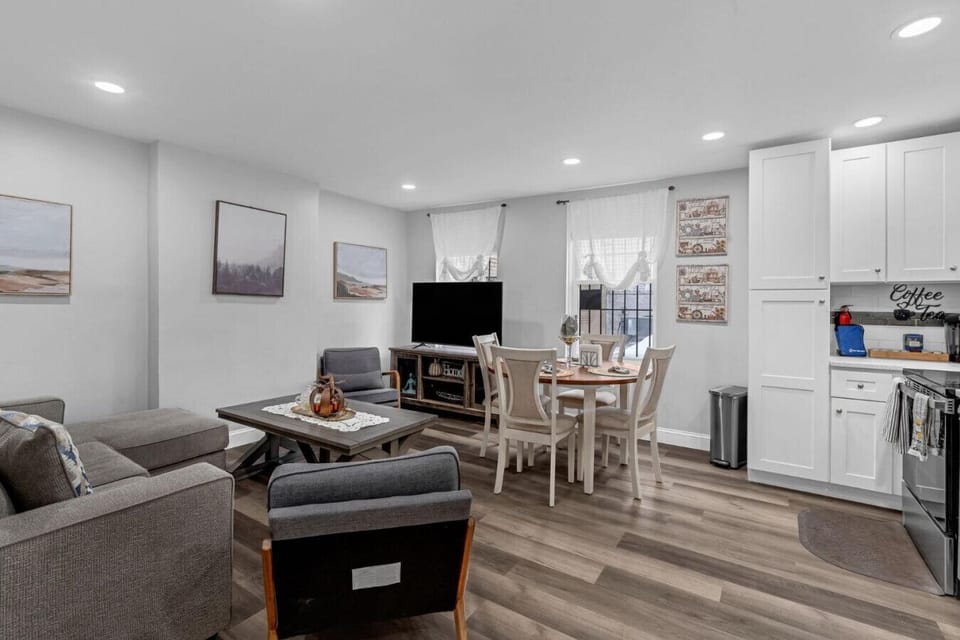 Living Room | Smart TV | Open Layout & Seating Area