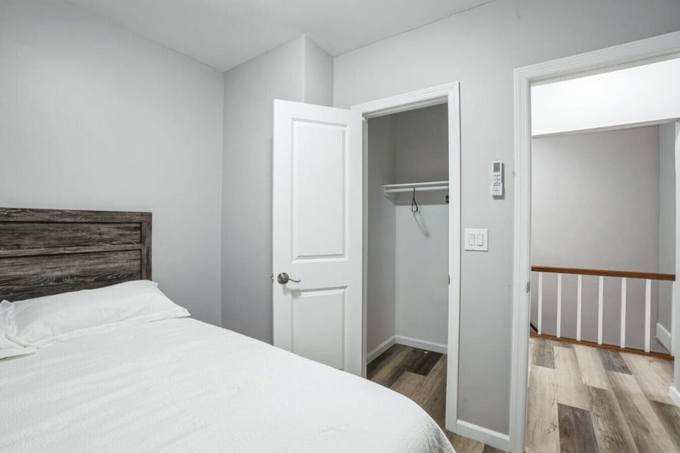 Bedroom 3 | Full Bed | Dresser & Mirror