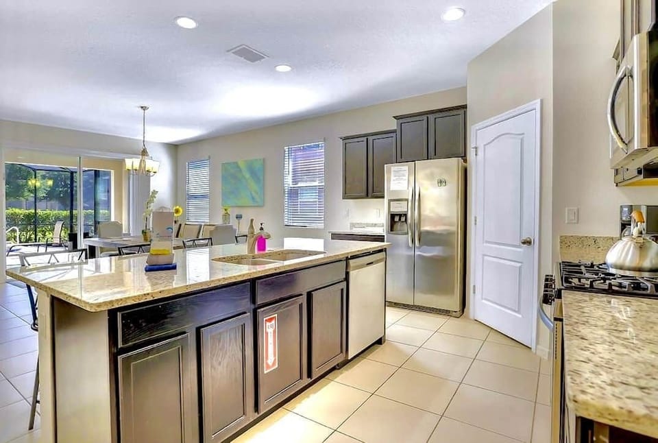 Fully equipped kitchen