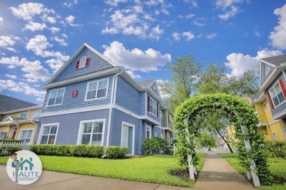 Charming villas homes under sunny skies