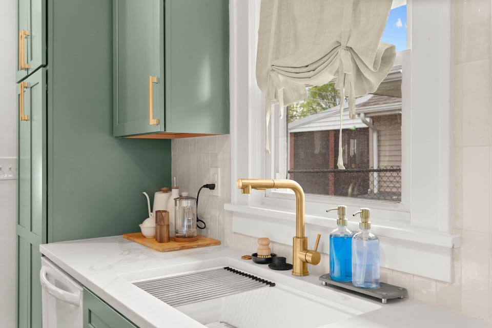 Updated - Full stocked Kitchen