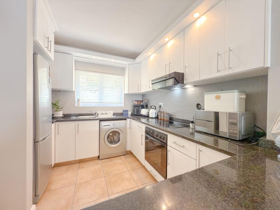 Kloof Gardens Contemporary Coastal Apartment (34290)