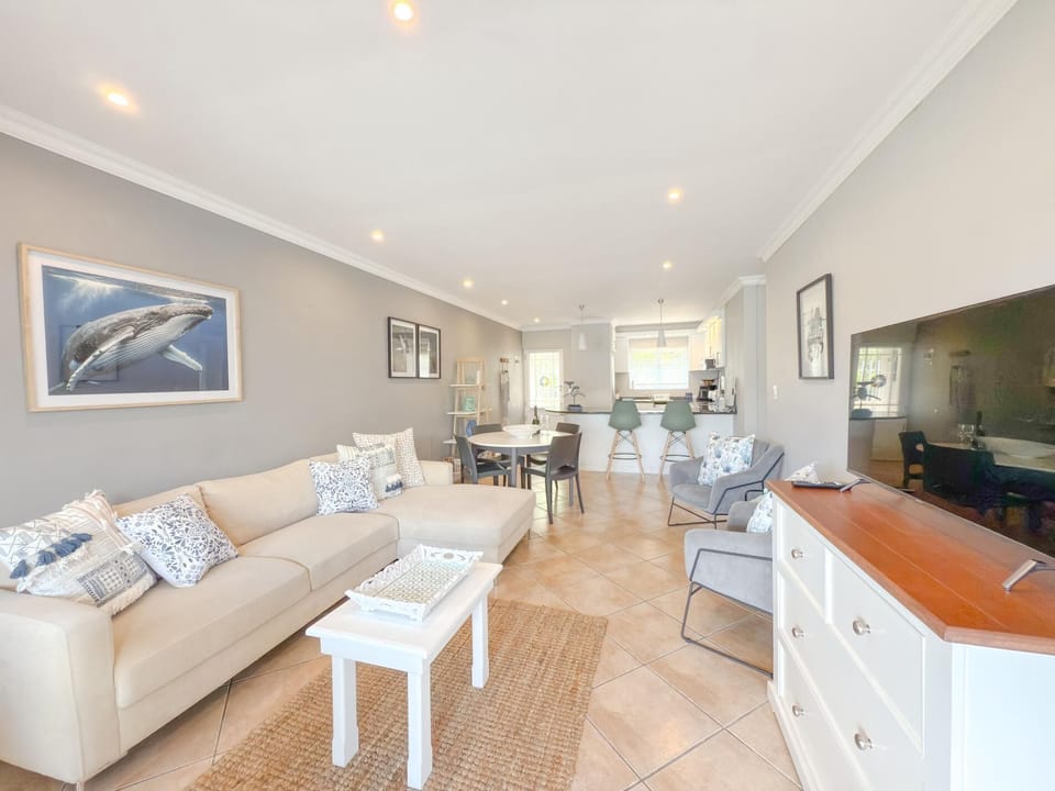 Kloof Gardens Contemporary Coastal Apartment (34273)