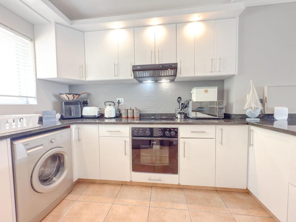 Kloof Gardens Contemporary Coastal Apartment (34291)
