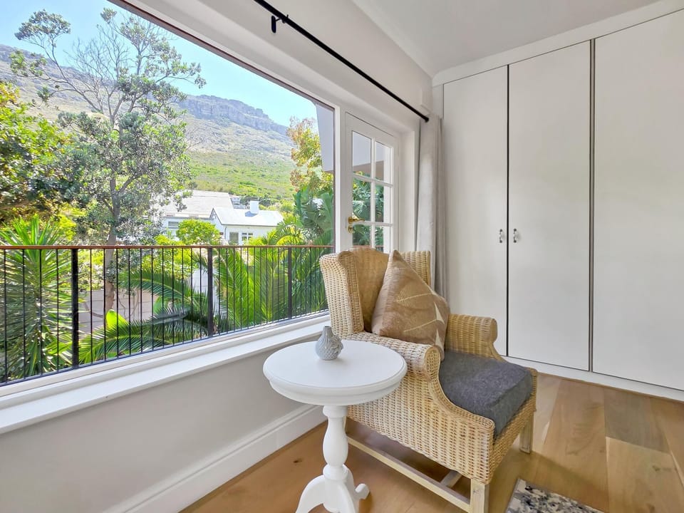 Clovelly 4BR Family Home Minutes from Beaches (35368)