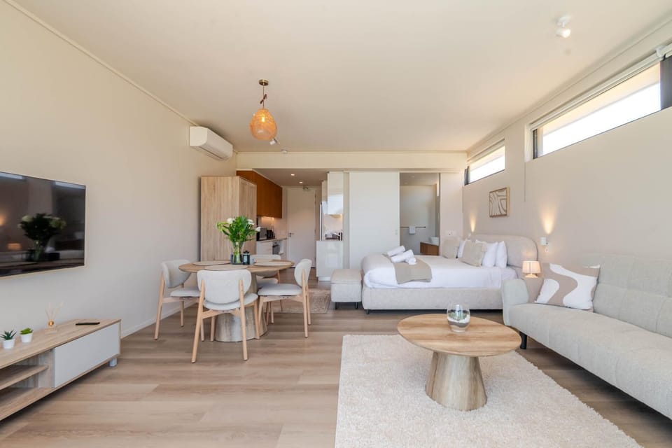 Elegant Beach House Studio in Hout Bay with Pool (35749)