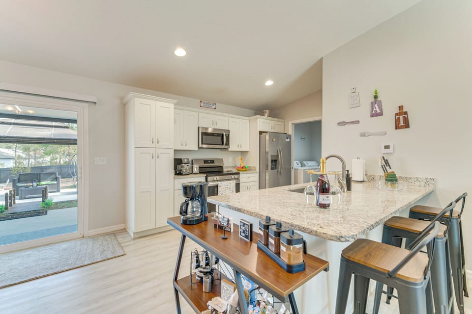Kitchen | Breakfast Bar