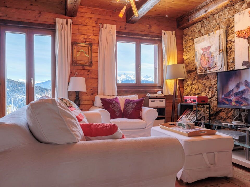 Furniture, Interior Design, Wood, Room, Living Room, Ceiling, Flooring, Home, Couch, Chair