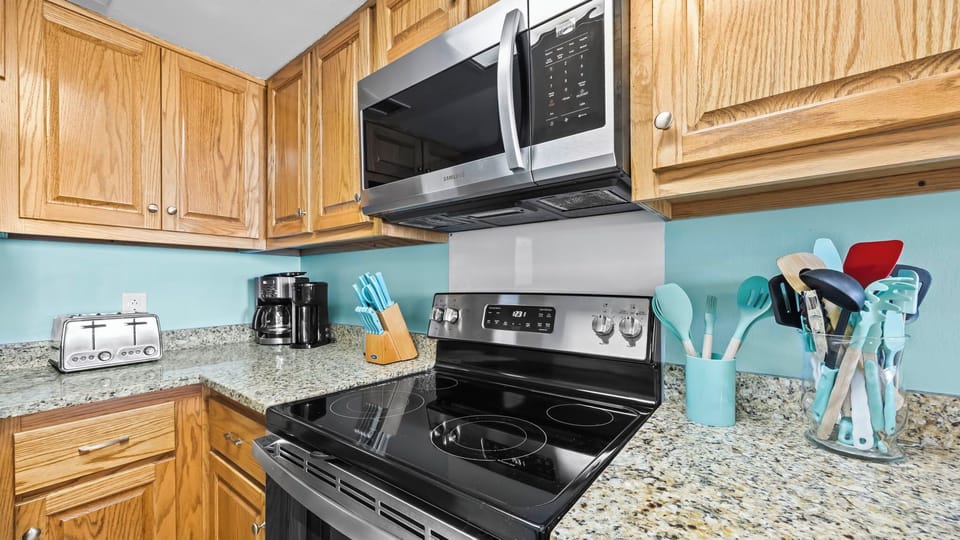 Romar Tower 5C - Kitchen area