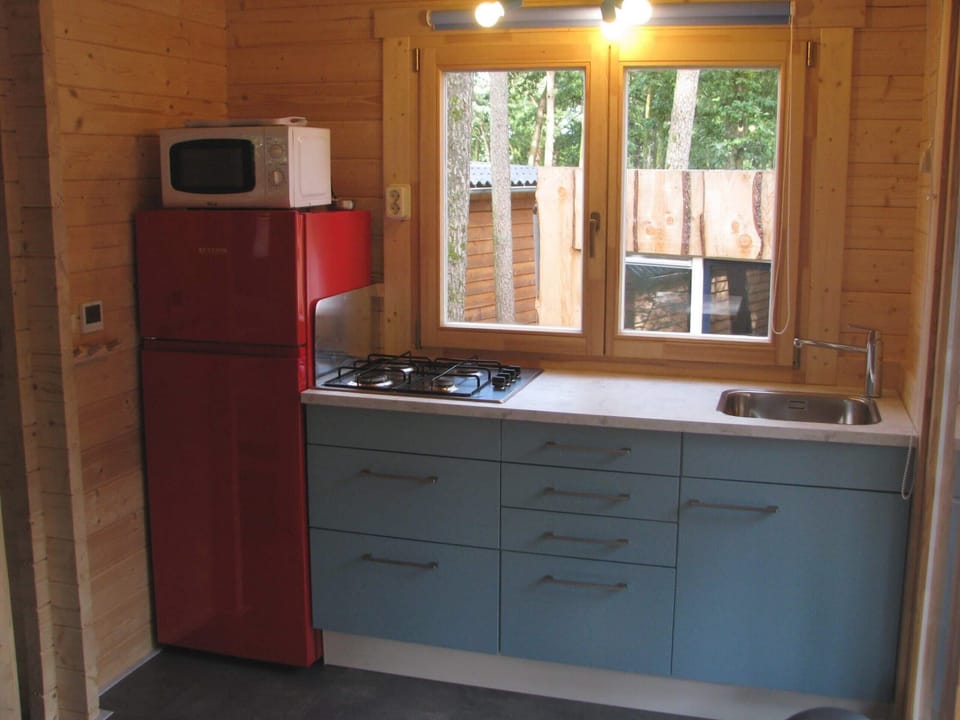 Recreatiepark Klein Zwitserland - Boomhut - kitchen