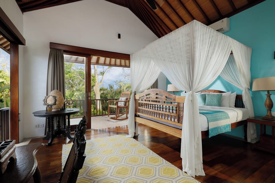 16. MASTER BEDROOM