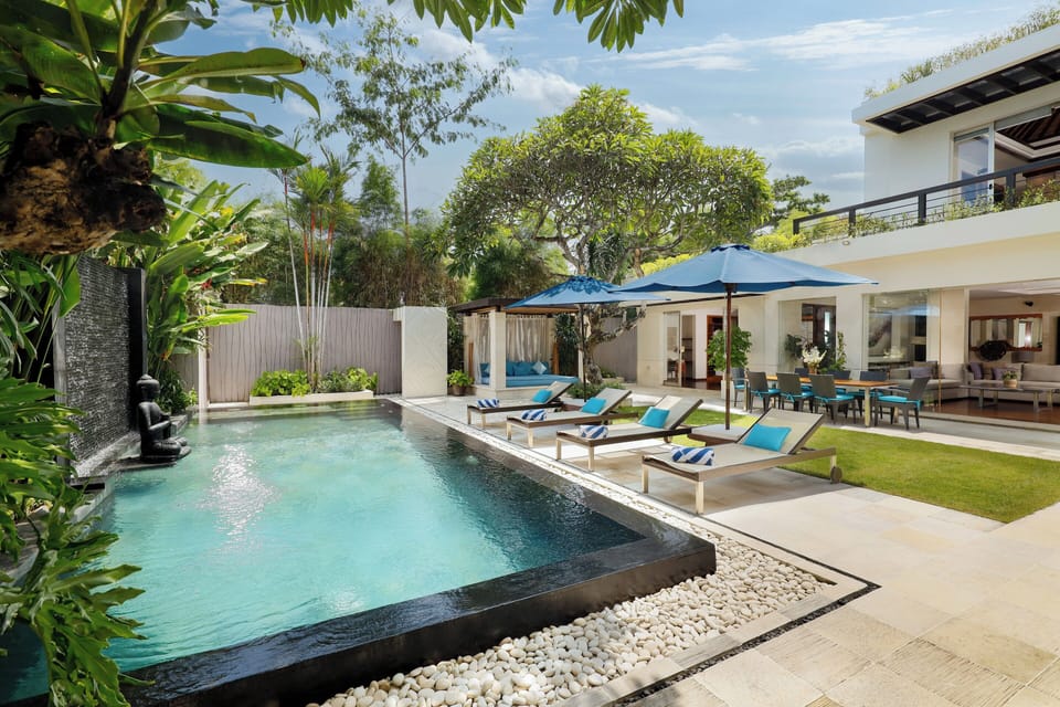 16. OUTDOOR - POOL AREA