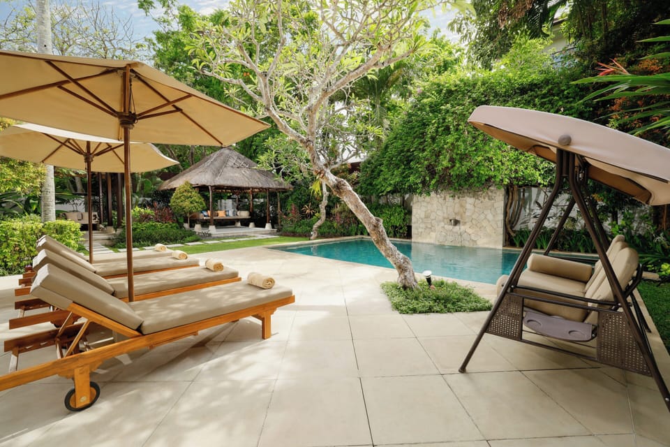 16. OUTDOOR - POOL AREA