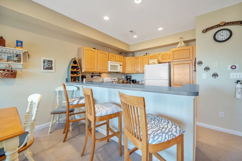 Grab a quick bite at the Breakfast Bar before hitting the Beach.