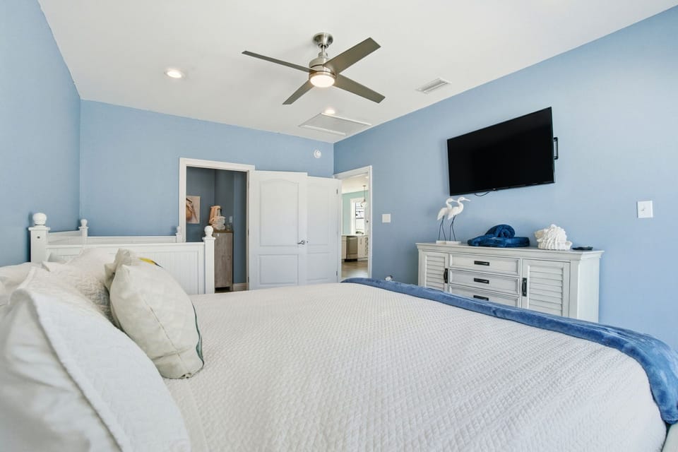 Pelican Bedroom - Just Off Of The Kitchen