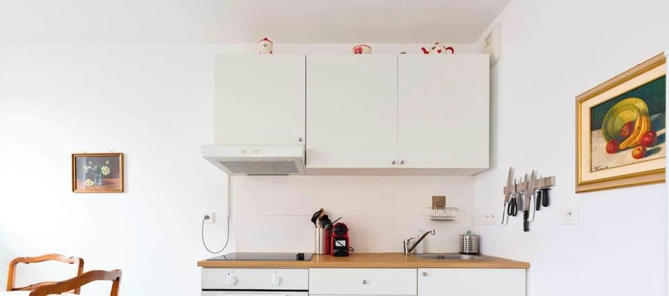 Des lieux emblématiques comme la Petite France et la cathédrale sont accessibles à pied depuis l’appartement, tout comme le marché de Noël.