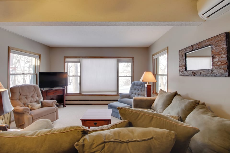 Living Room | Queen Sleeper Sofa