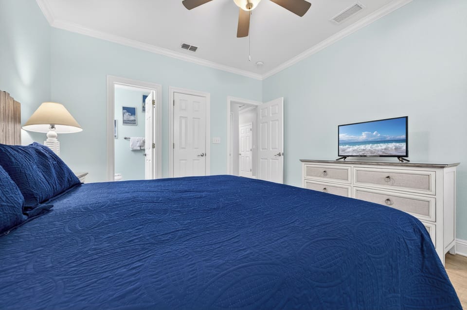 Upstairs Master. King Bed with access to private bathroom.