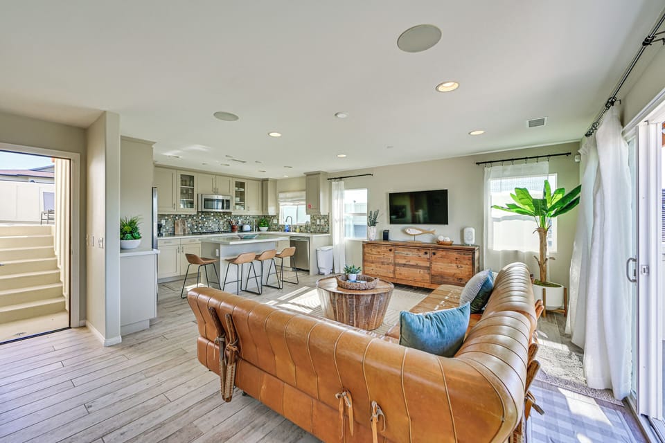 Living Area | Kitchen