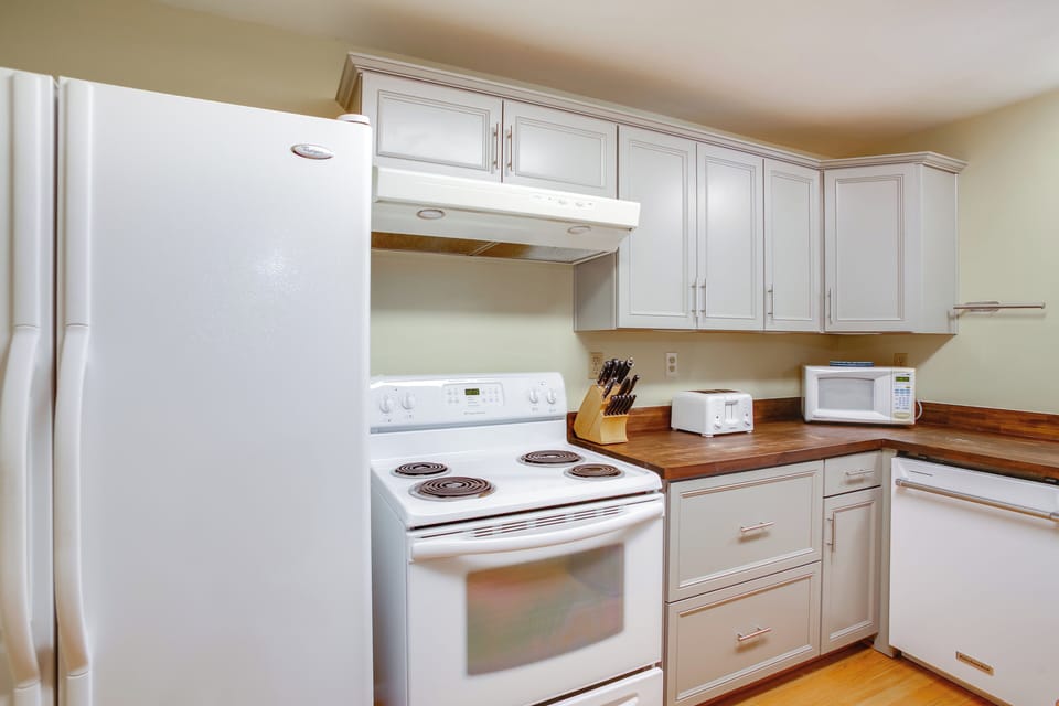 Kitchen | Main Level