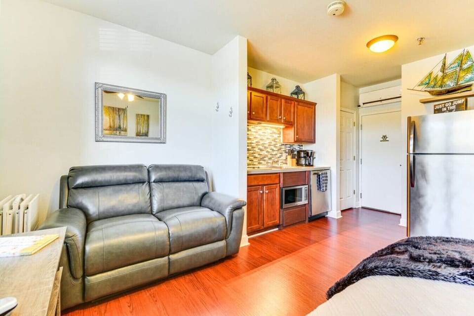Studio Bedroom | Cozy Living Space & Kitchenette