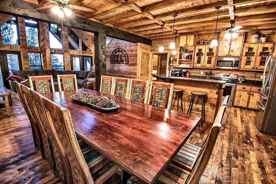 Our dining space is perfect for everything from morning coffee to evening feasts. Pull up a chair, toast to vacation vibes, and make memories over every meal.