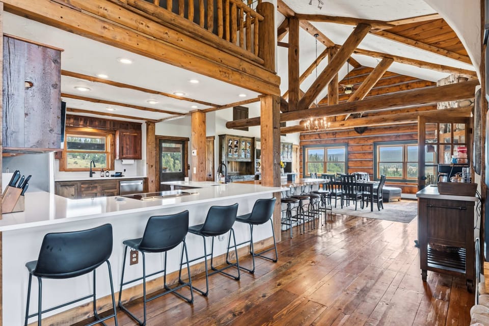 Main Cabin: Kitchen and Dining area with seating at the island as well. 