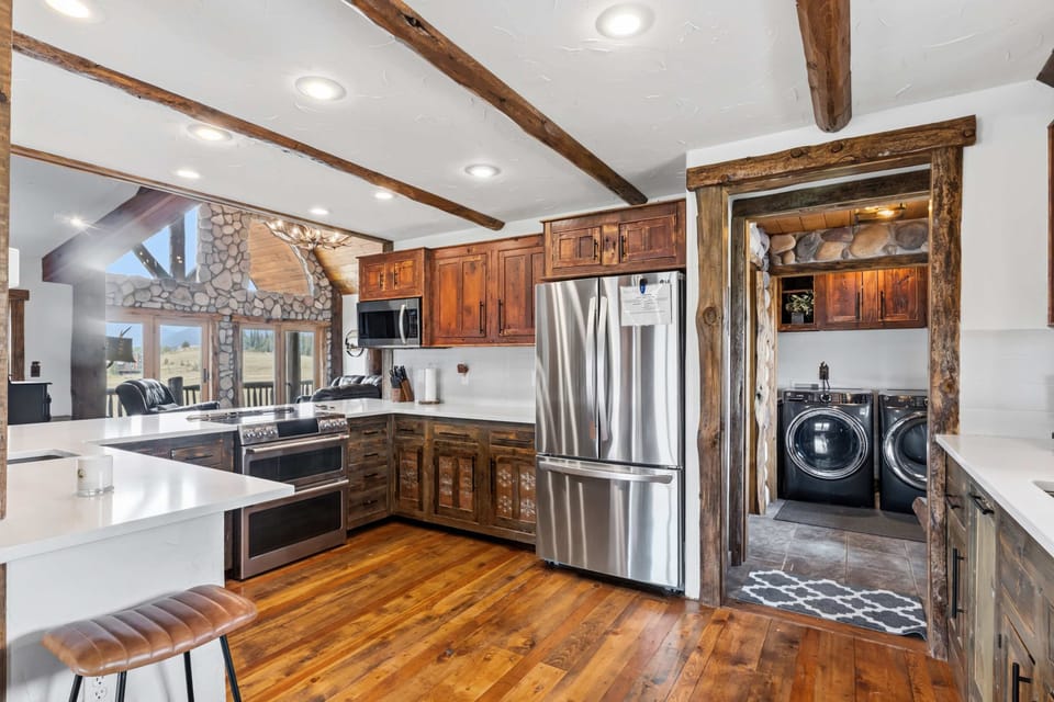 Main Cabin: Fully stocked kitchen for a home cooked meal.