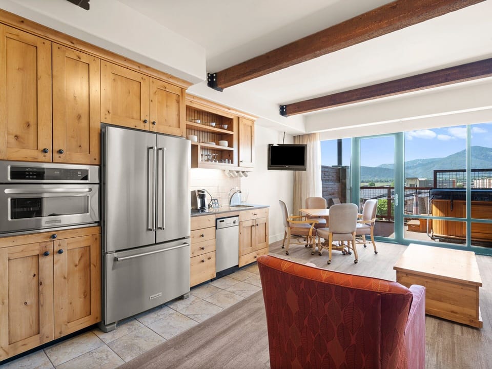 Full galley kitchen!
