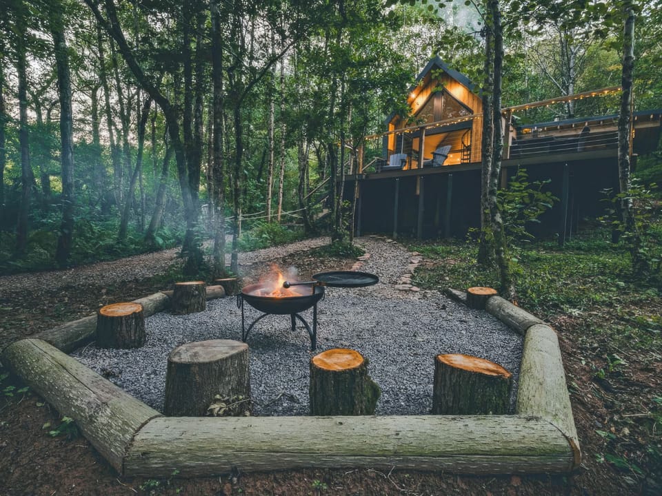 Sitting-out-area | Ty Nant Treehouse - Great House Hideaways, Usk