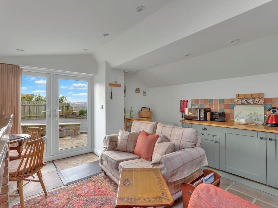 Hilltop Bothy, Alnwick