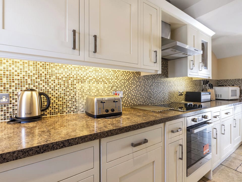 Well-equipped fitted kitchen | Tommy&rsquo;s Cottage, Keswick