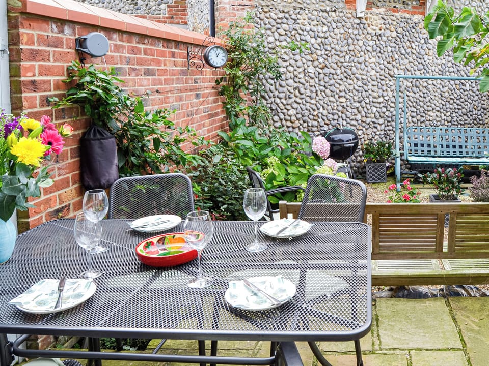 Sitting-out-area | Sea Holly Cottage, West Runton