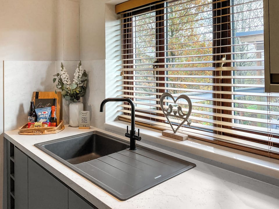 Kitchen | TY Gardd Lodge - Great House Hideaways, Usk
