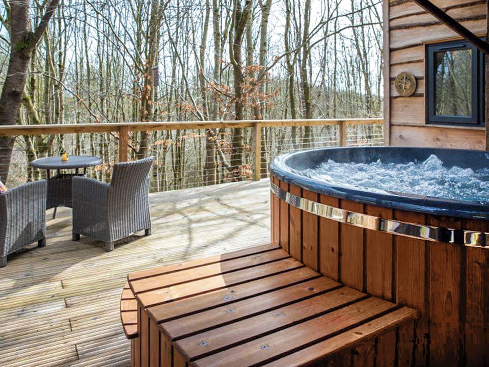 Hot tub | Ty cwtch Cabin - Great House Hideaways, Usk