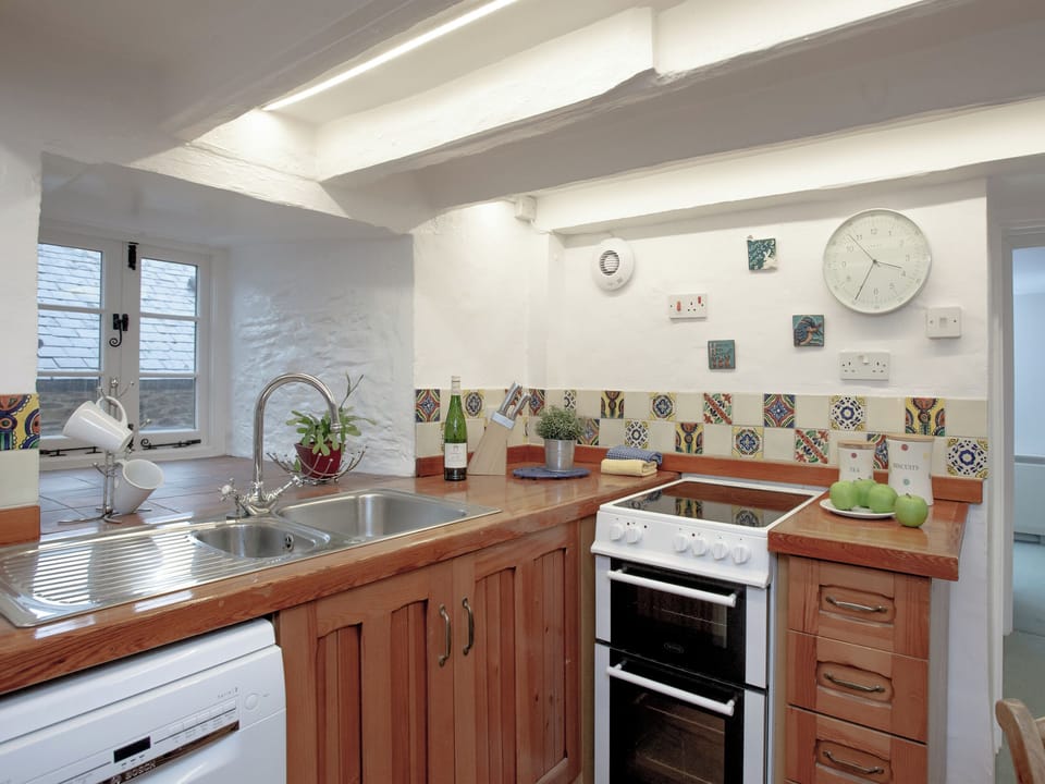 Kitchen/diner | 2 Castle Cottage - Tuckenhay Mill, Bow Creek, between Dartmouth and Totnes