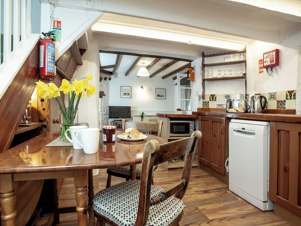 Kitchen/diner | 2 Castle Cottage - Tuckenhay Mill, Bow Creek, between Dartmouth and Totnes