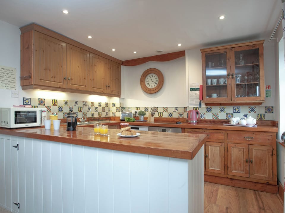 Kitchen | 1 Salle Cottage - Tuckenhay Mill, Bow Creek, between Dartmouth and Totnes