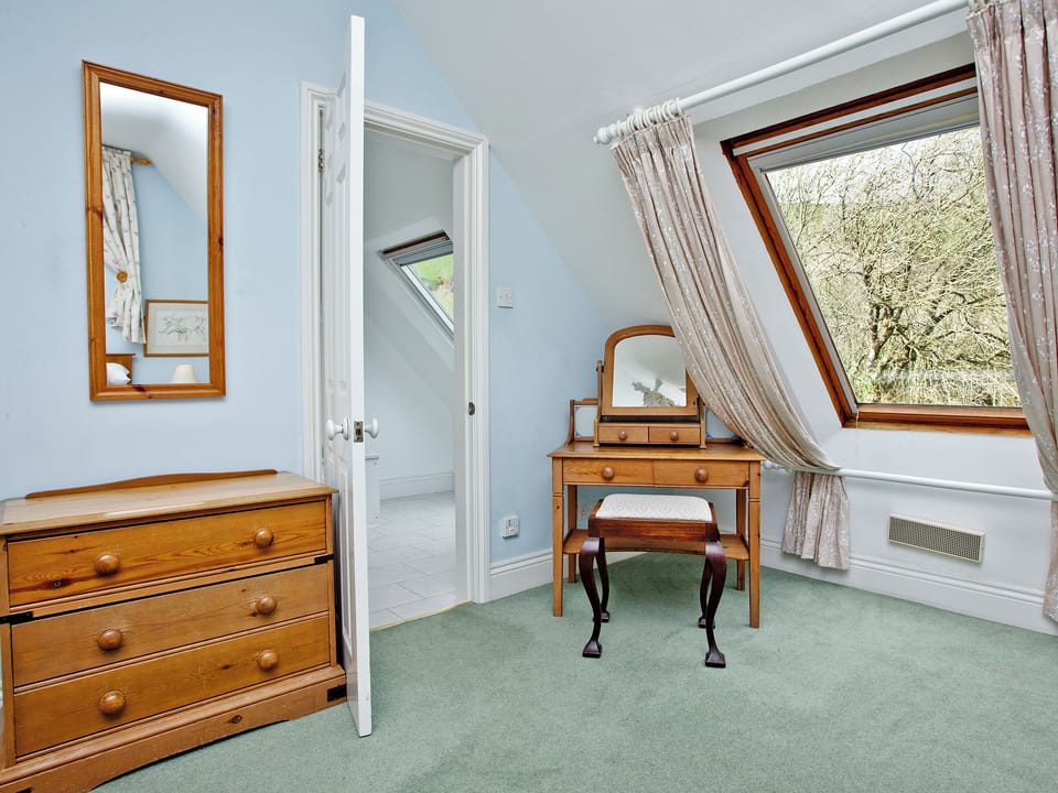 Light and airy double bedroom | Papermaker&rsquo;s Cottage - Tuckenhay Mill, Bow Creek, between Dartmouth and Totnes